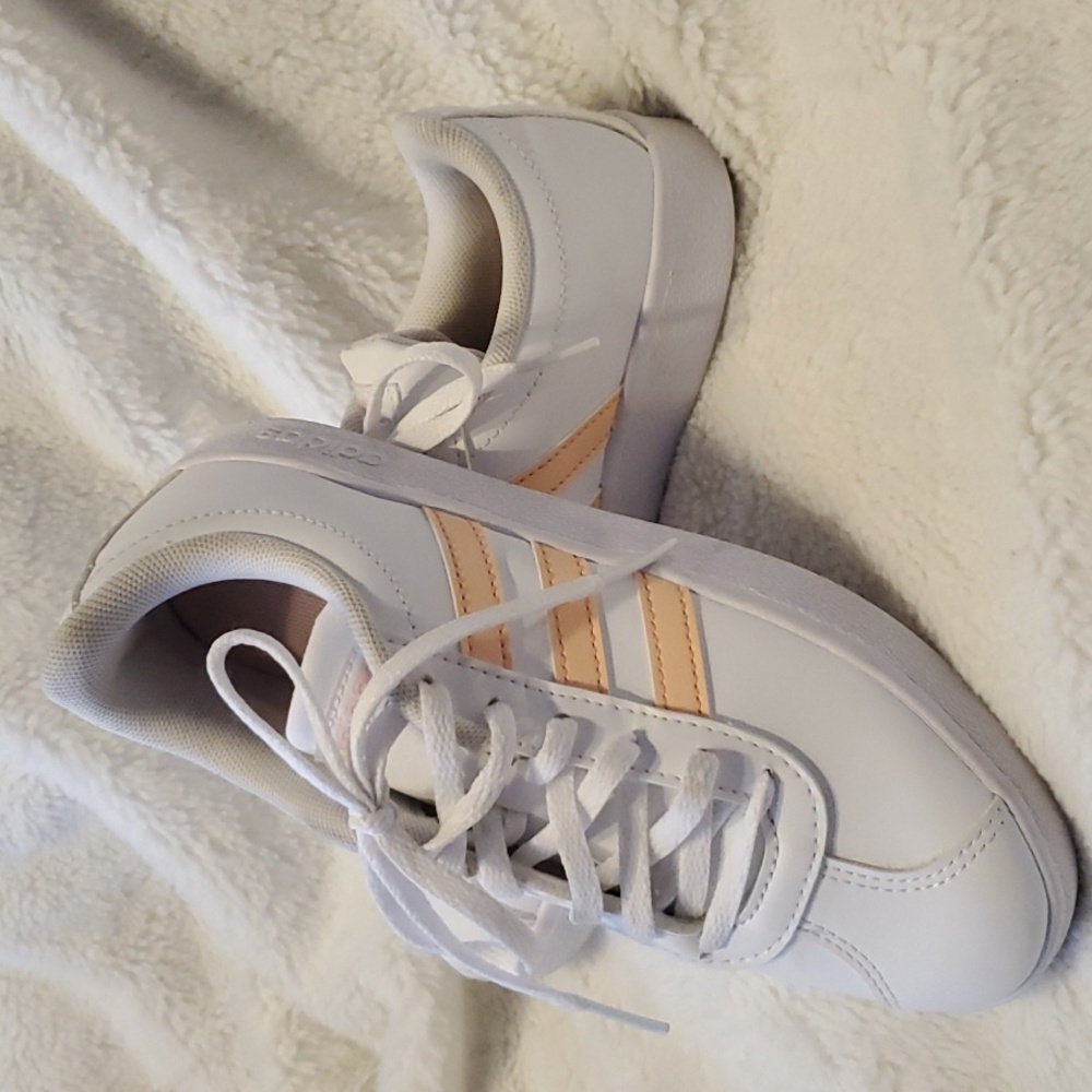 Adidas Girl's White and Peach Sneakers - New Never Worn But No Box Or Tags - Picture 2 of 6